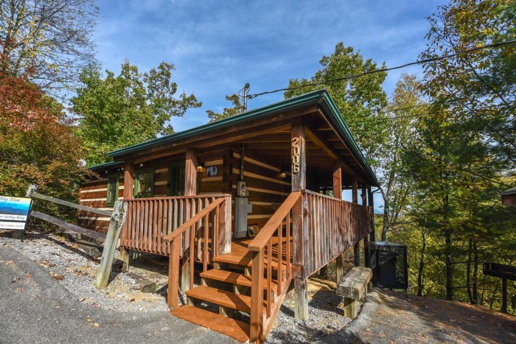 View! Cozy, Private, Fireplace, Hot Tub Log Cabin, Honeymoon! Sevierville Eksteriør billede