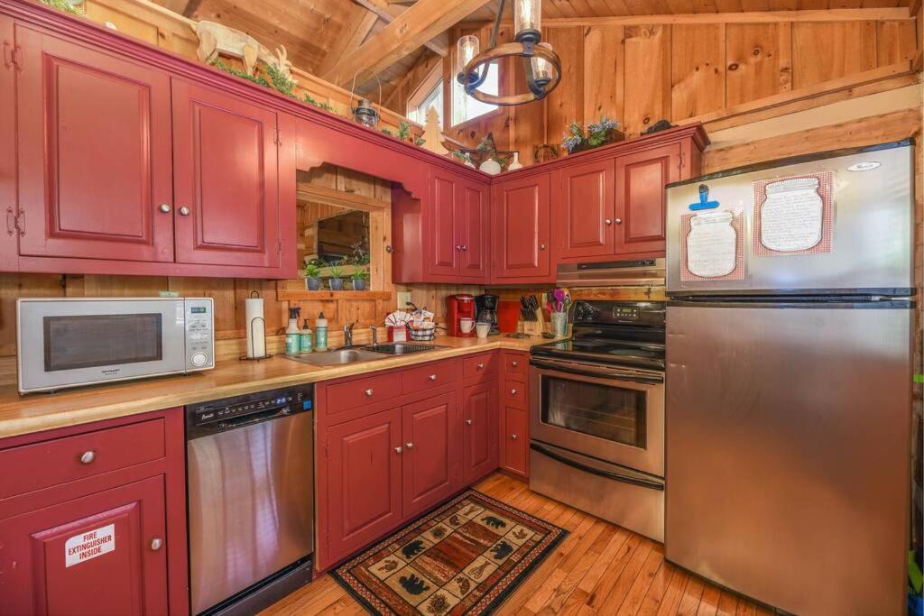 View! Cozy, Private, Fireplace, Hot Tub Log Cabin, Honeymoon! Sevierville Eksteriør billede