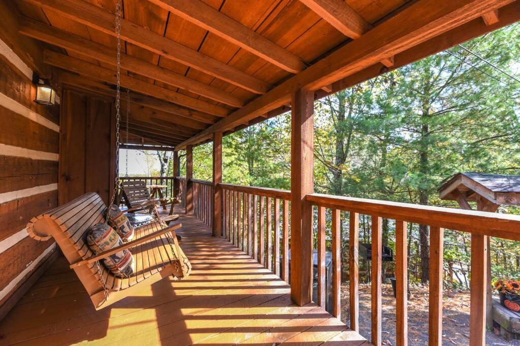 View! Cozy, Private, Fireplace, Hot Tub Log Cabin, Honeymoon! Sevierville Eksteriør billede