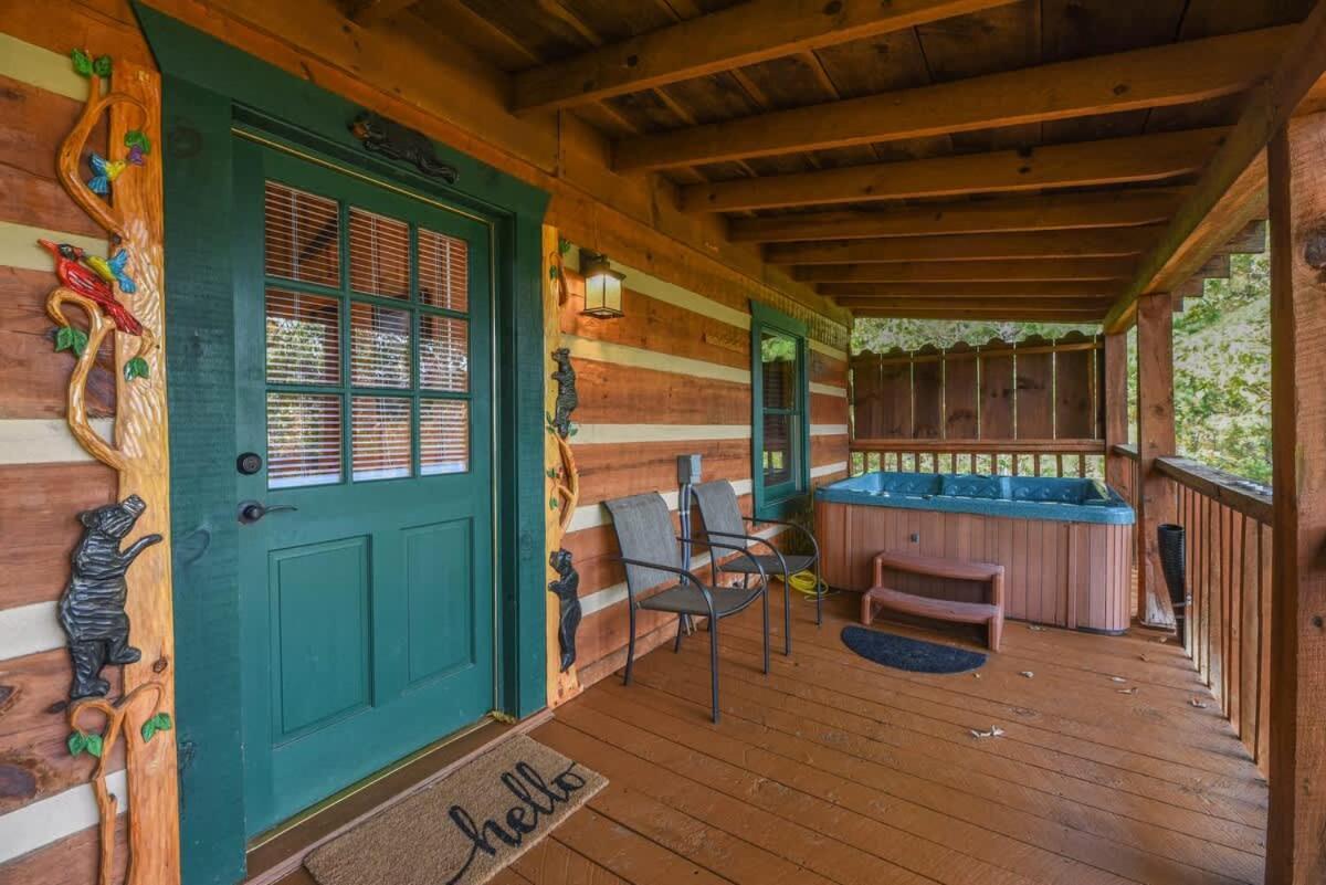 View! Cozy, Private, Fireplace, Hot Tub Log Cabin, Honeymoon! Sevierville Eksteriør billede
