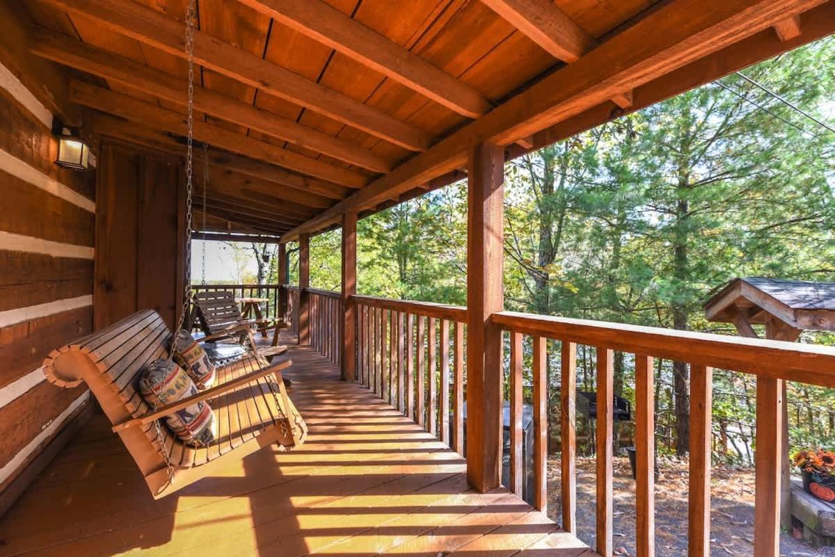 View! Cozy, Private, Fireplace, Hot Tub Log Cabin, Honeymoon! Sevierville Eksteriør billede