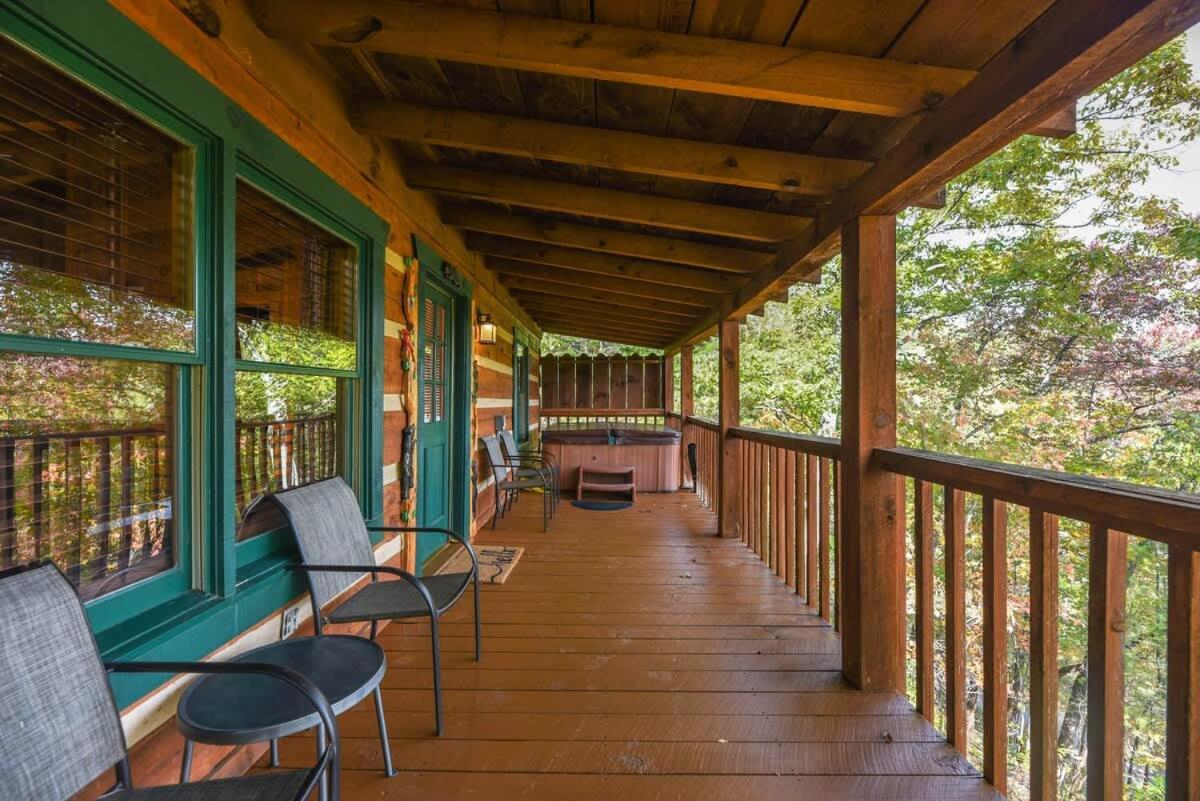 View! Cozy, Private, Fireplace, Hot Tub Log Cabin, Honeymoon! Sevierville Eksteriør billede