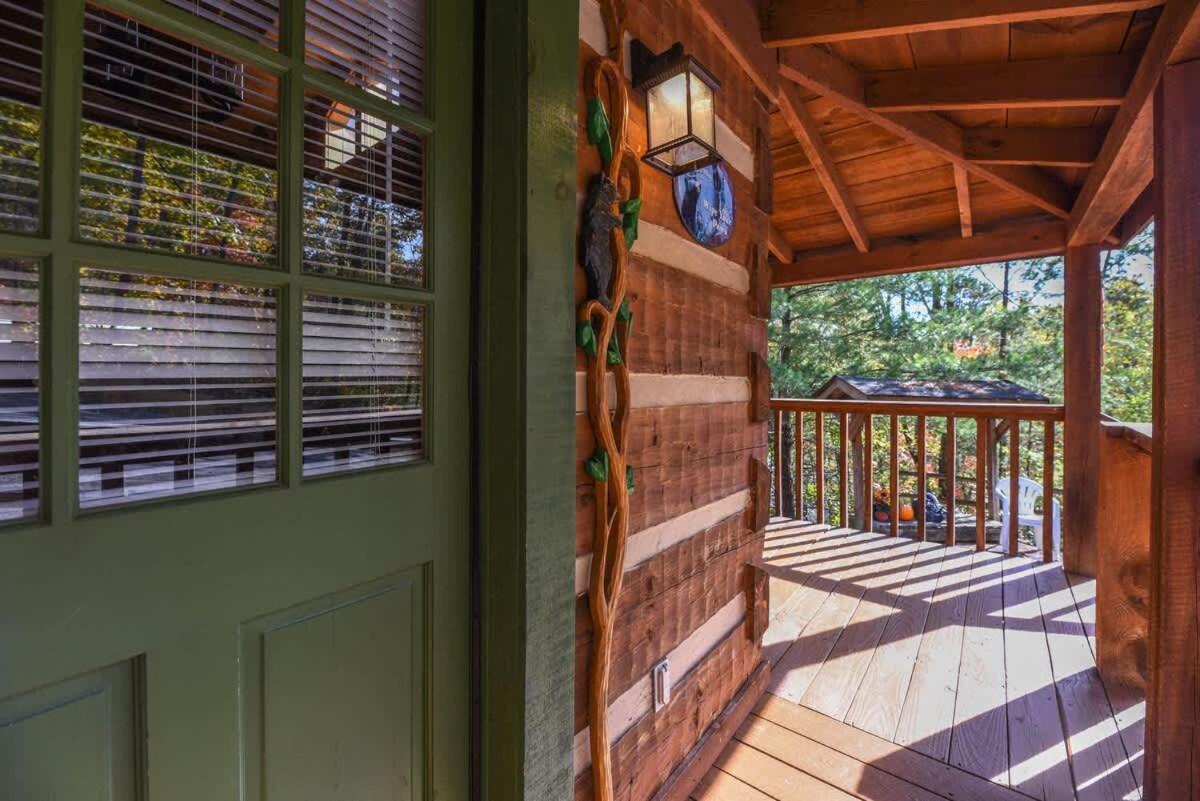 View! Cozy, Private, Fireplace, Hot Tub Log Cabin, Honeymoon! Sevierville Eksteriør billede