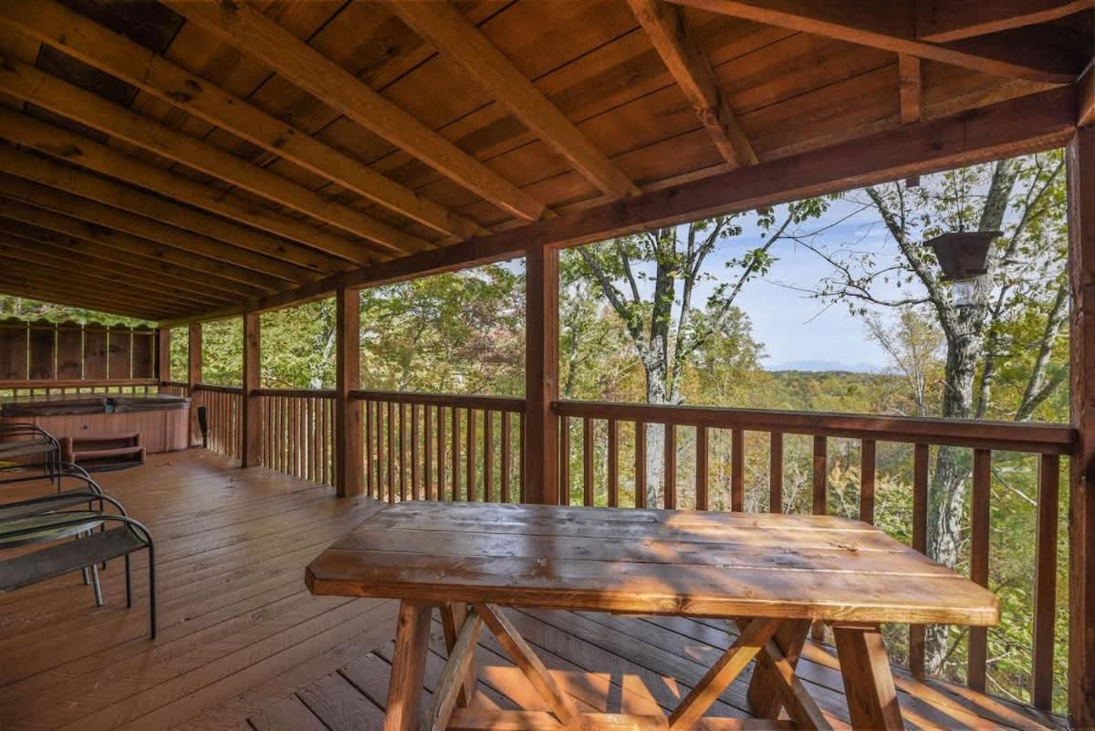 View! Cozy, Private, Fireplace, Hot Tub Log Cabin, Honeymoon! Sevierville Eksteriør billede