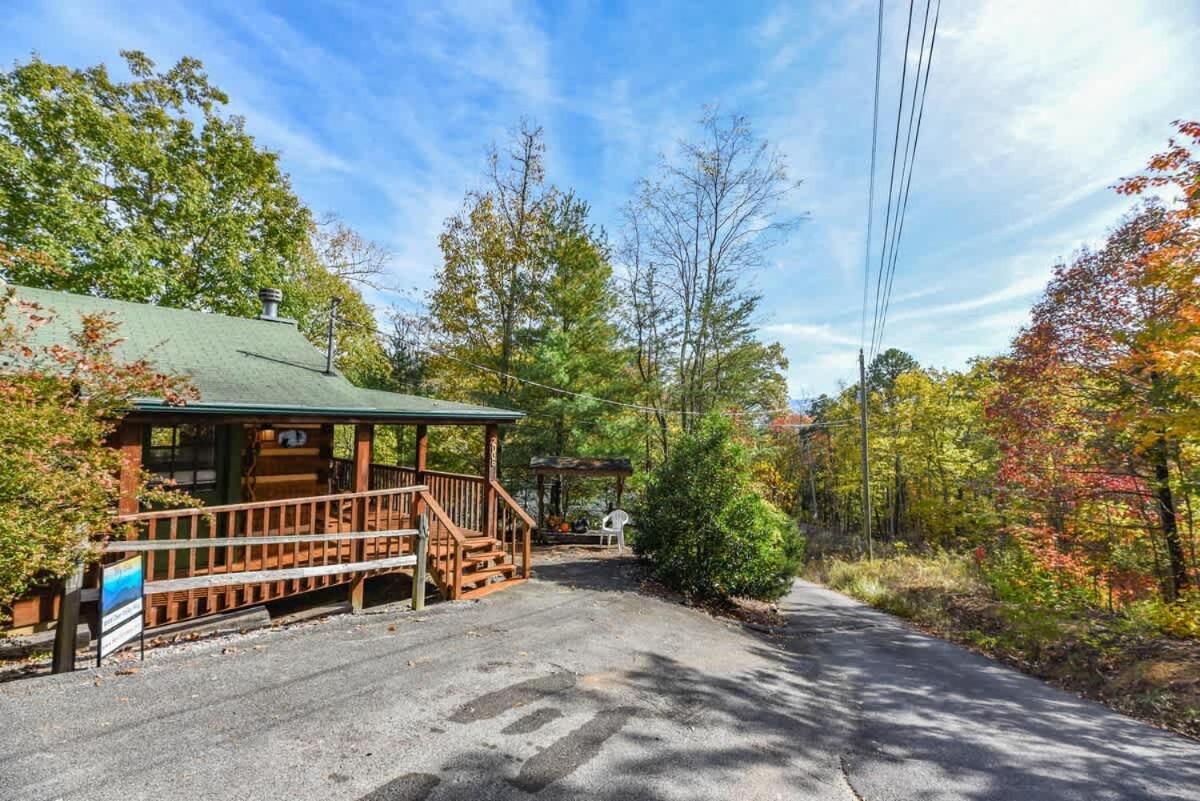 View! Cozy, Private, Fireplace, Hot Tub Log Cabin, Honeymoon! Sevierville Eksteriør billede