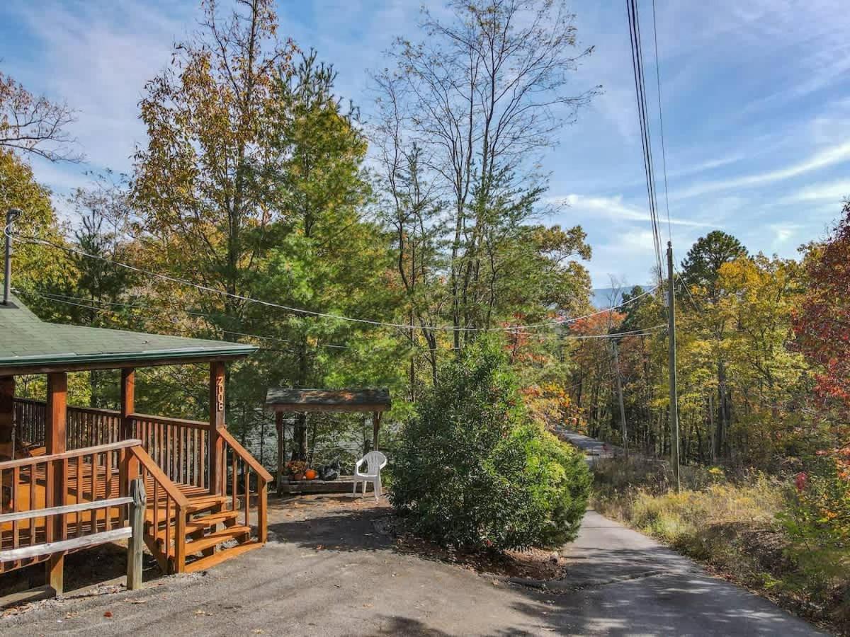 View! Cozy, Private, Fireplace, Hot Tub Log Cabin, Honeymoon! Sevierville Eksteriør billede