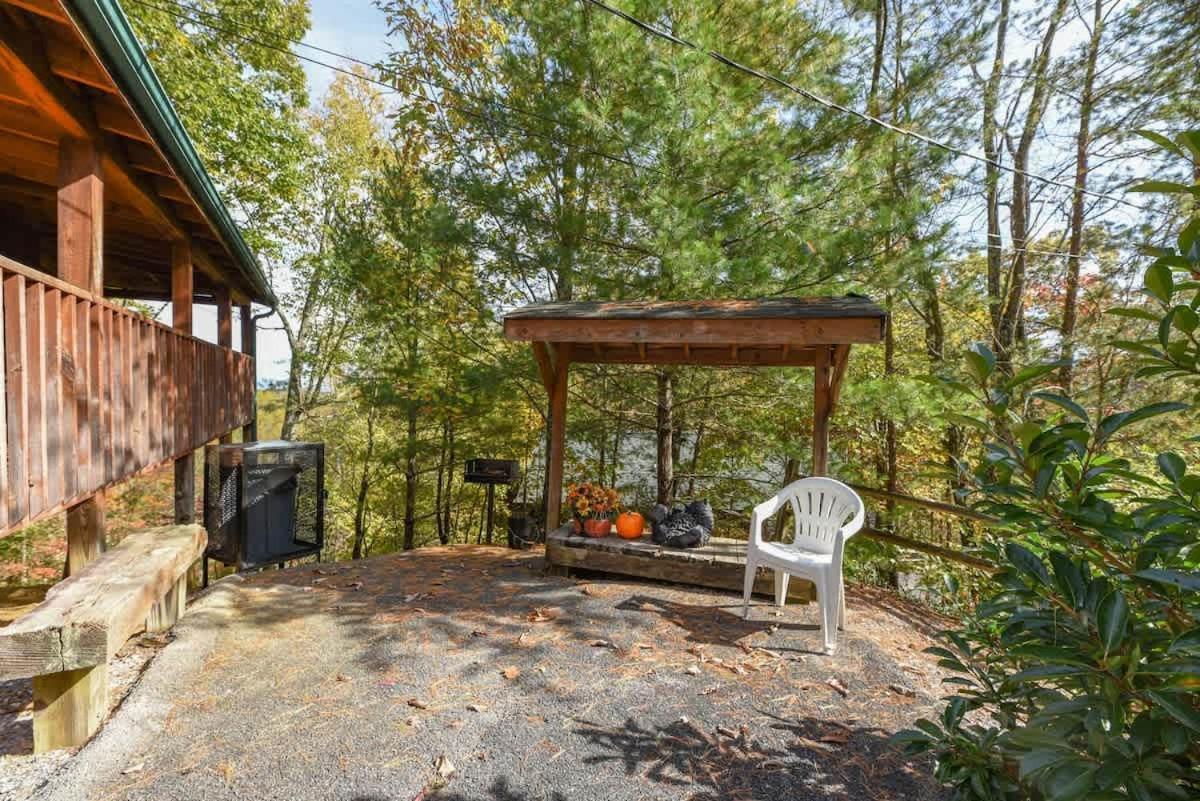 View! Cozy, Private, Fireplace, Hot Tub Log Cabin, Honeymoon! Sevierville Eksteriør billede